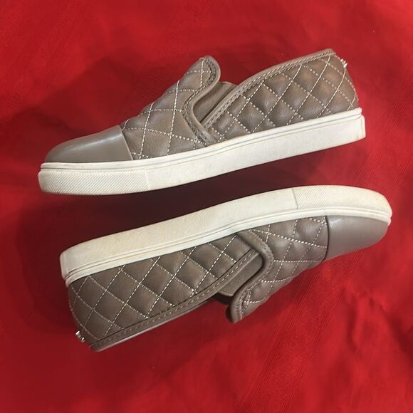 Steve Madden Leather Quilted Sneaker Size 6 - Picture 3 of 6